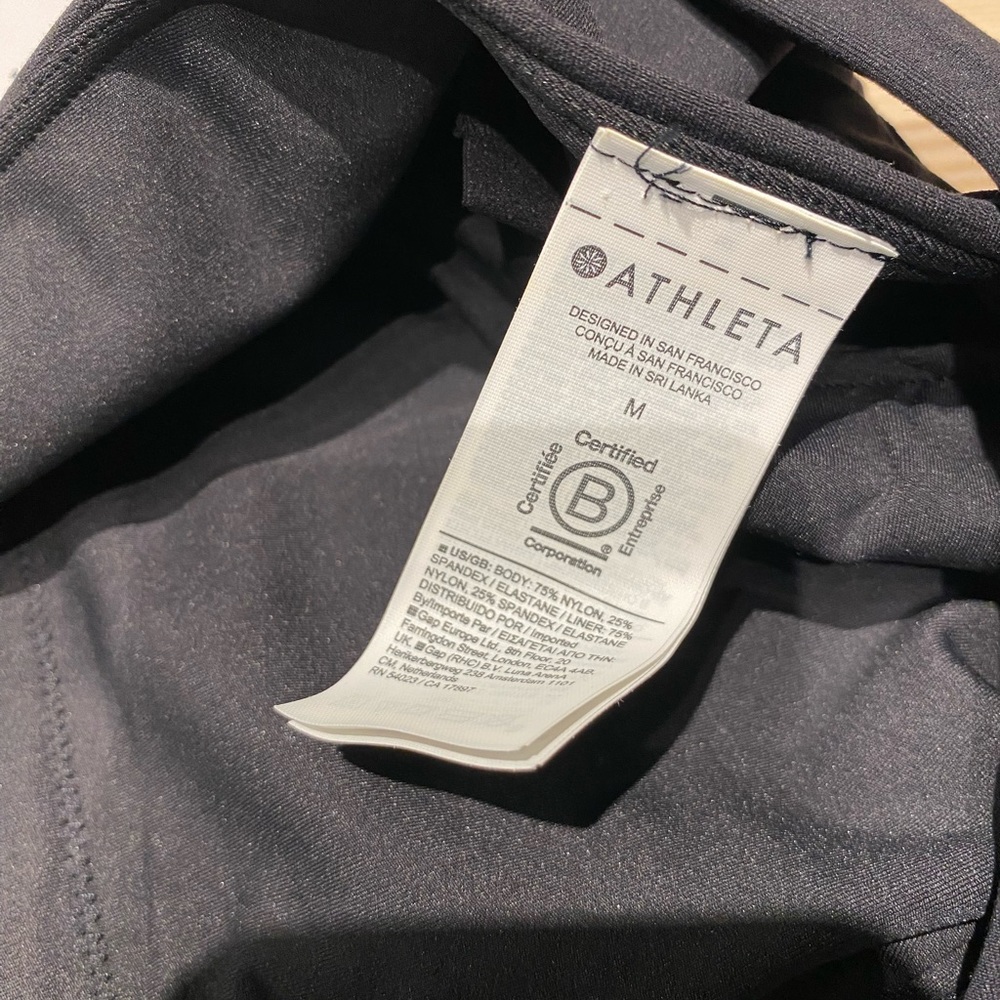 ❌ SOLD ❌ ATHLETA TRANSCEND SCOOP BUILT-IN BRA TANK A-C, Size M, Black (NWT) - Picture 11 of 16